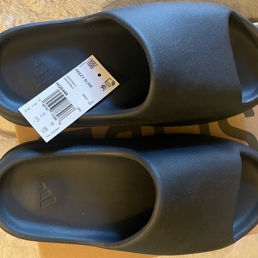 Mens Yeezy Black ONYX slide size 9